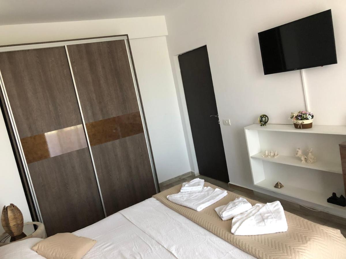 Lotus Northsea Apartment Mamaia Exterior photo