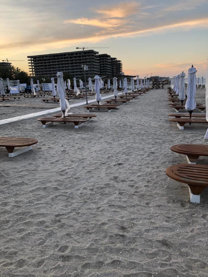 Lotus Northsea Apartment Mamaia Exterior photo